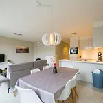Apartman Modern With Spacious Terrace *