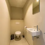 Modern With Spacious Terrace Apartman